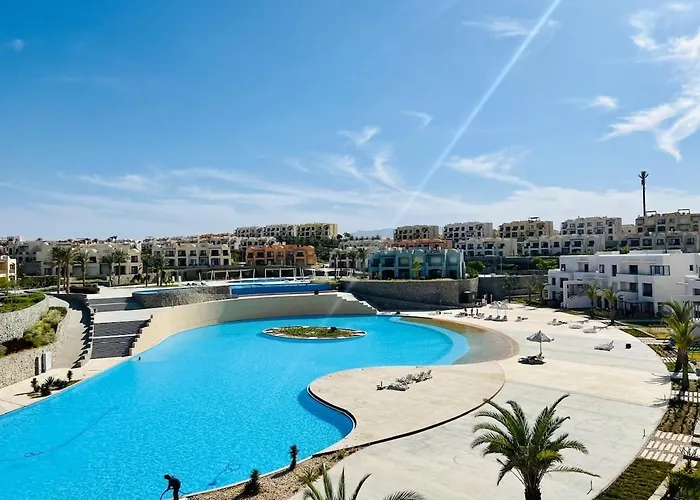 Modern 3br Escape - Panoramic Lagoon & Sea Views Hurghada