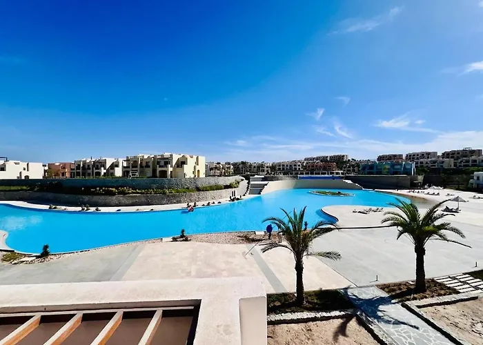 Modern 3br Escape - Panoramic Lagoon & Sea Views Appartement