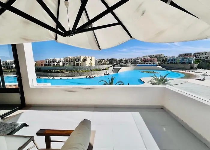Modern 3br Escape - Panoramic Lagoon & Sea Views Hurghada
