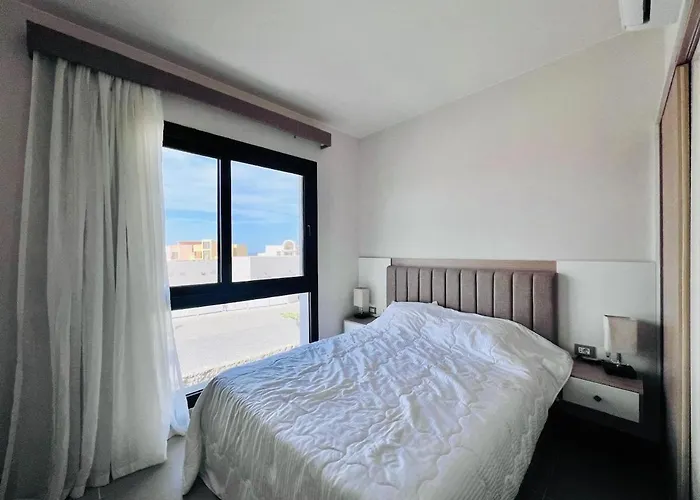 Modern 3br Escape - Panoramic Lagoon & Sea Views *