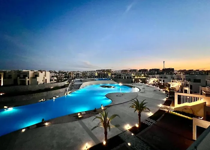 Modern 3br Escape - Panoramic Lagoon & Sea Views *