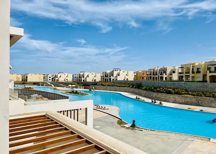 Modern 3br Escape - Panoramic Lagoon & Sea Views Appartement Hurghada