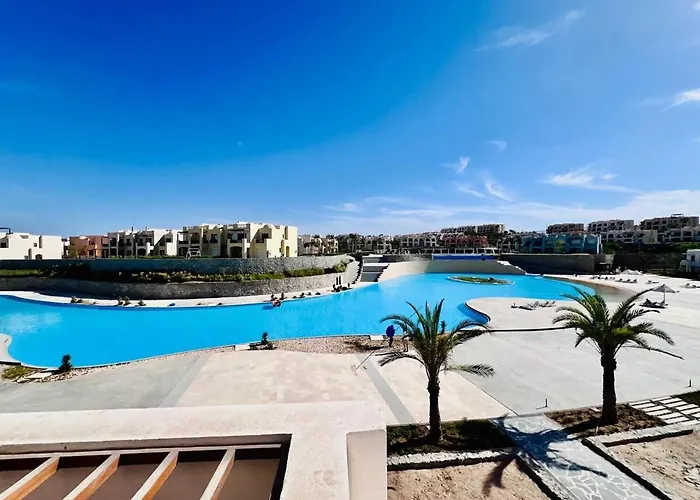 Modern 3br Escape - Panoramic Lagoon & Sea Views Hurghada