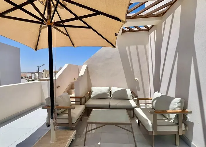 Modern 3br Escape - Panoramic Lagoon & Sea Views Appartement Hurghada
