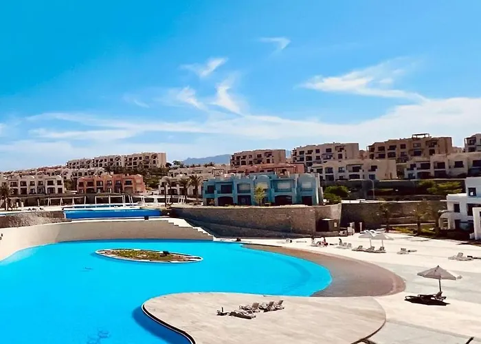 Modern 3br Escape - Panoramic Lagoon & Sea Views Appartement Hurghada