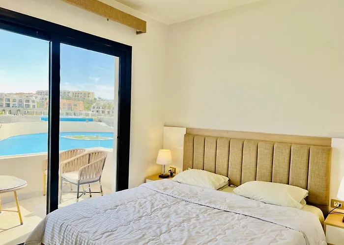 Modern 3br Escape - Panoramic Lagoon & Sea Views Appartement Hurghada