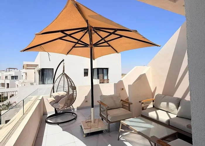 Modern 3br Escape - Panoramic Lagoon & Sea Views *