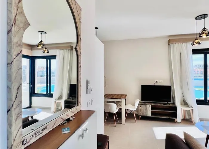 Modern 3br Escape - Panoramic Lagoon & Sea Views *
